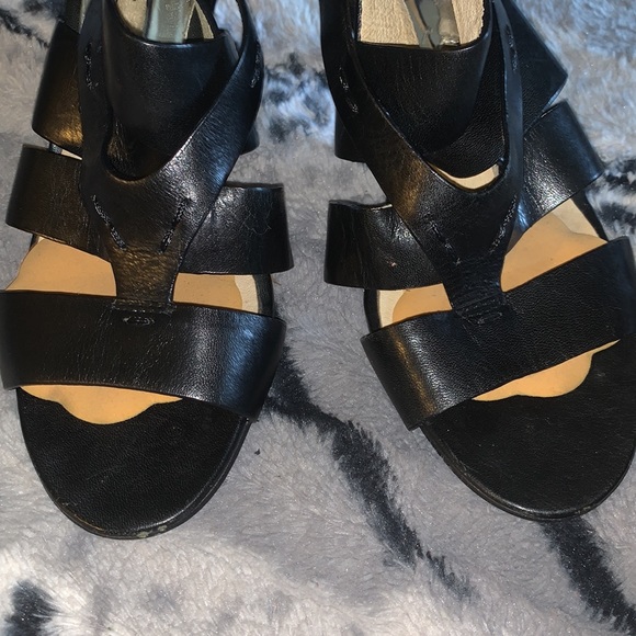MICHAEL KORS Black Leather Heels — 7 - Picture 5 of 15